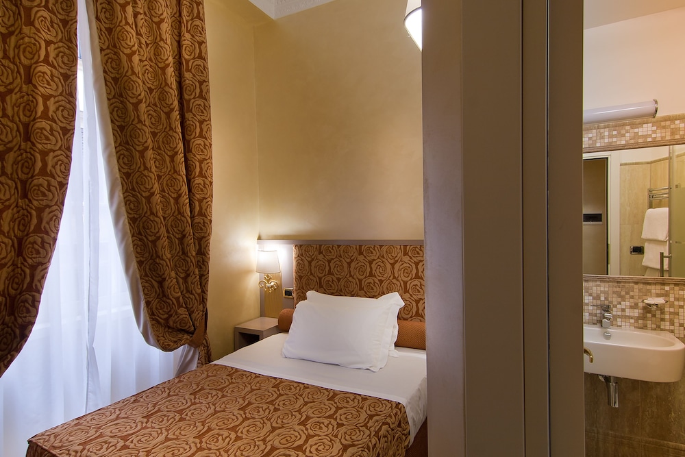 ROOM, SINGLE