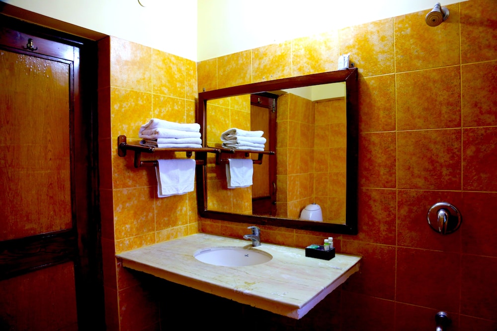 CORBETT WILD RESORT 49/50