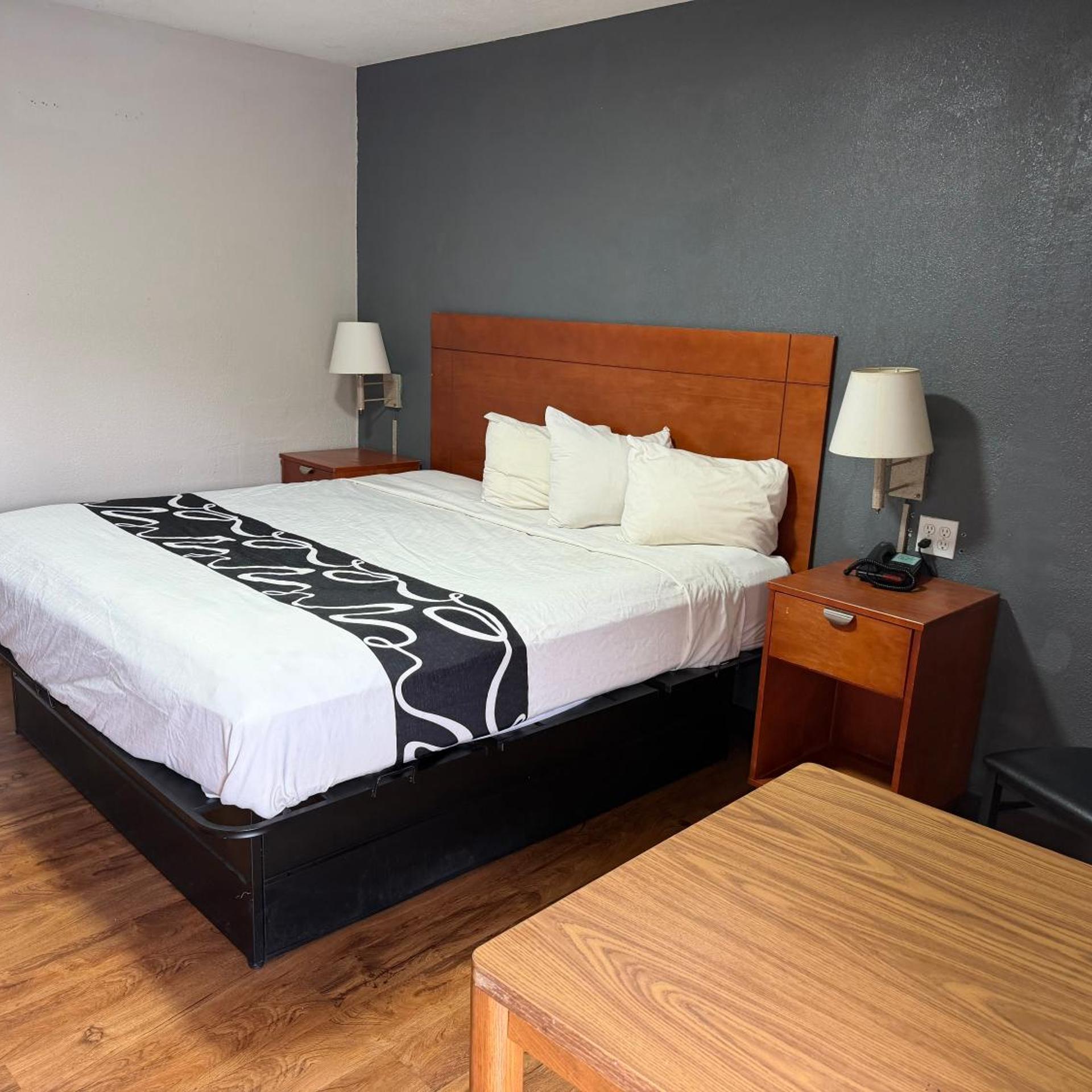 Suite, King Bed