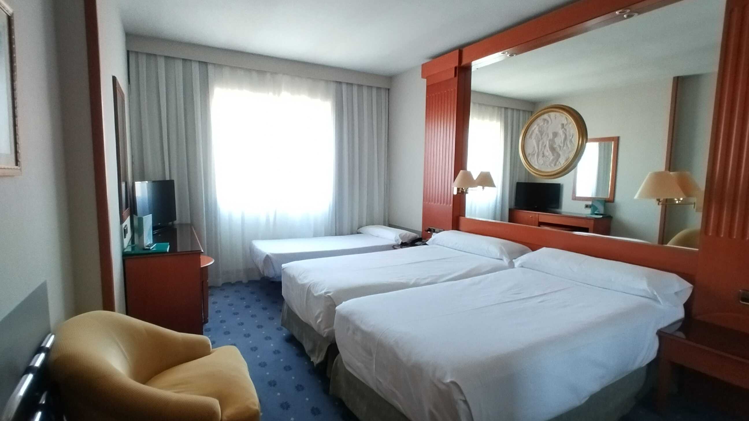 Room, Triple