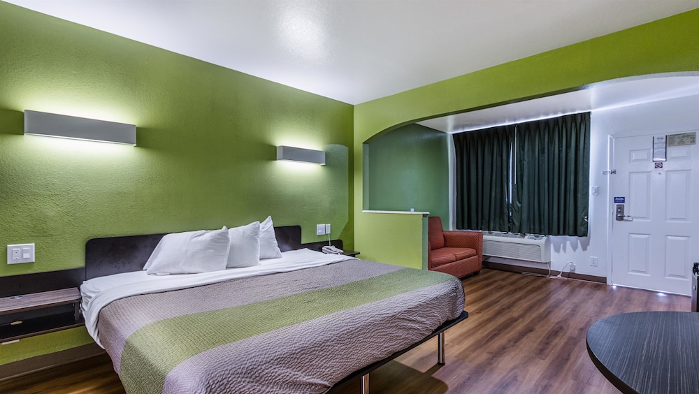 Motel6 San Marcos, TX - North 16/45