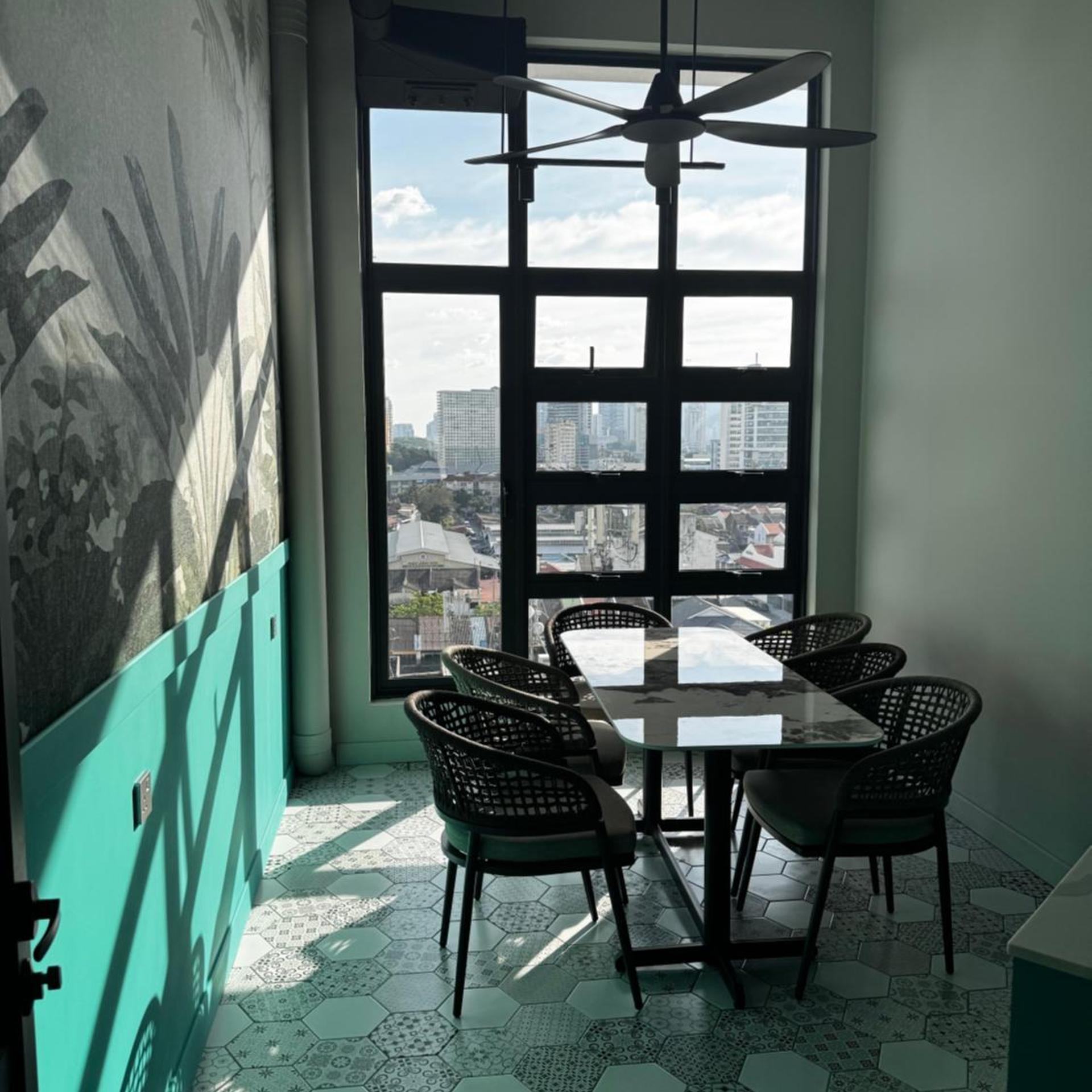 Fifth Avenue Hotel 37/49