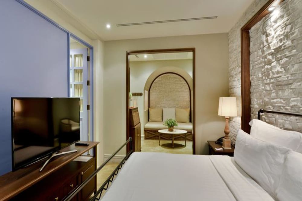 Thames Valley Khao Yai 50/50