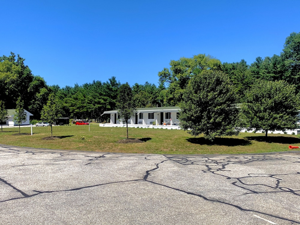 Howard Johnson by Wyndham Acton 17/33