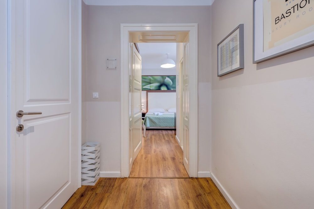 Bastion Luxury Rooms 13/25