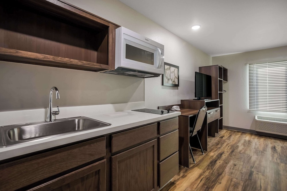 Woodspring Suites Milwaukee - Menomonee Falls 26/27