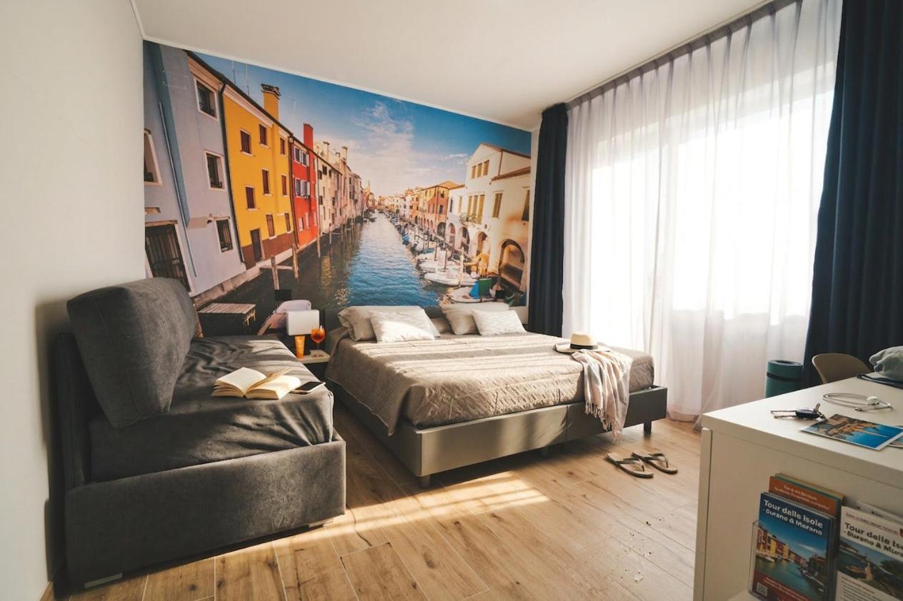 Room, Double or Twin Bed, Side Sea View