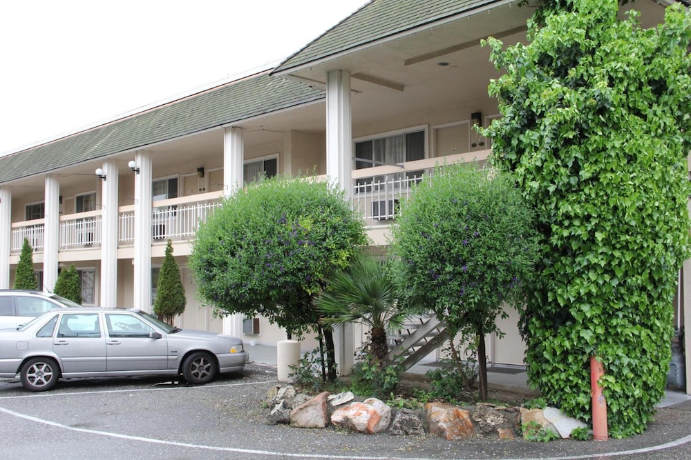 Caravelle Inn Suites 8/31
