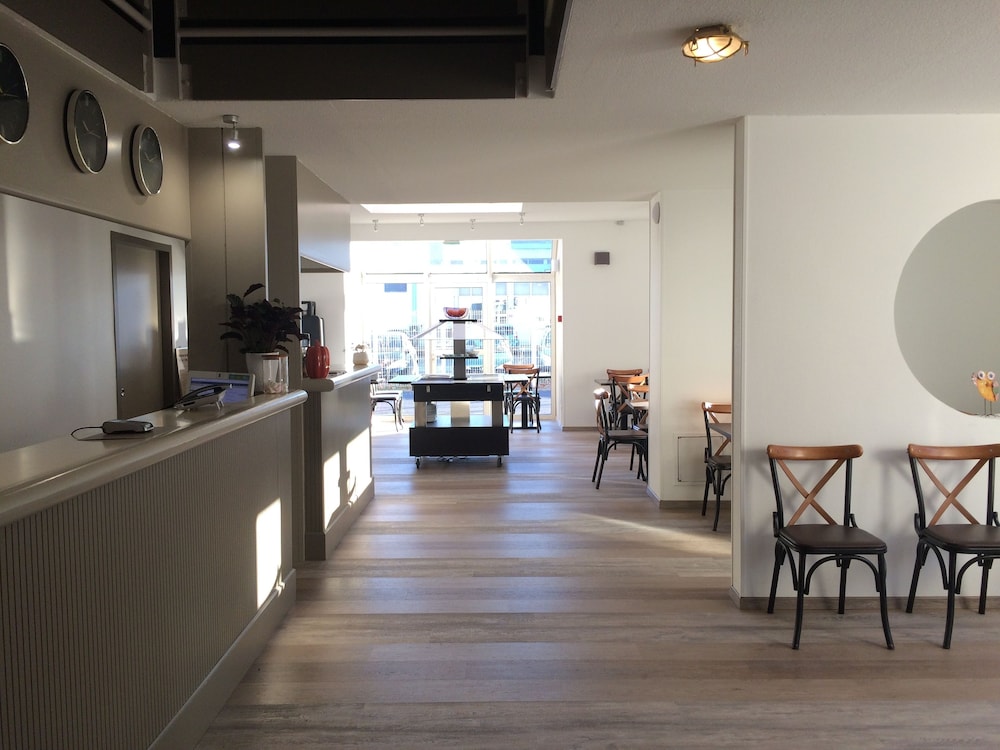 Good Hotel Marseille Aubagne 34/54