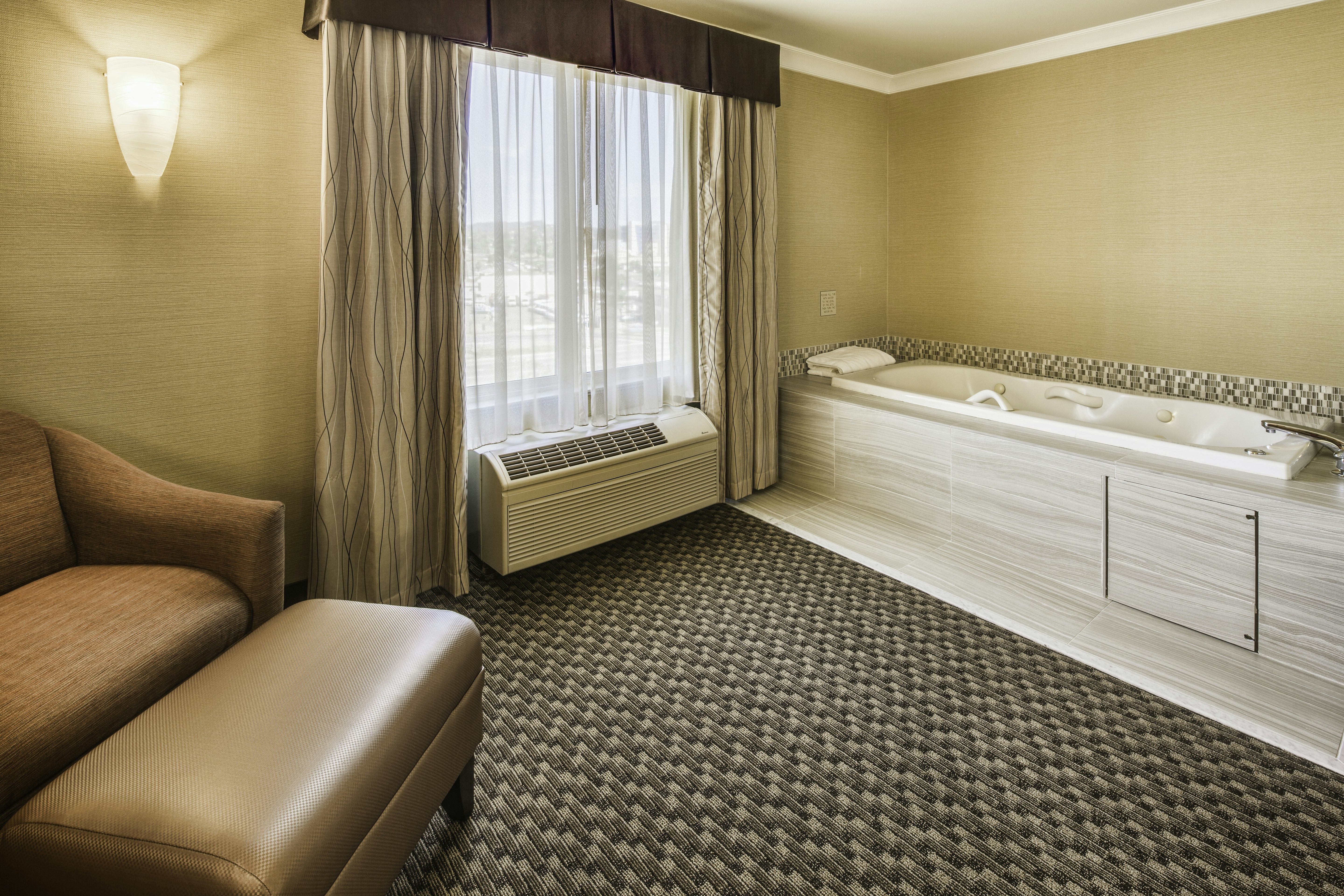 Holiday Inn Express Castro Valley 70/71