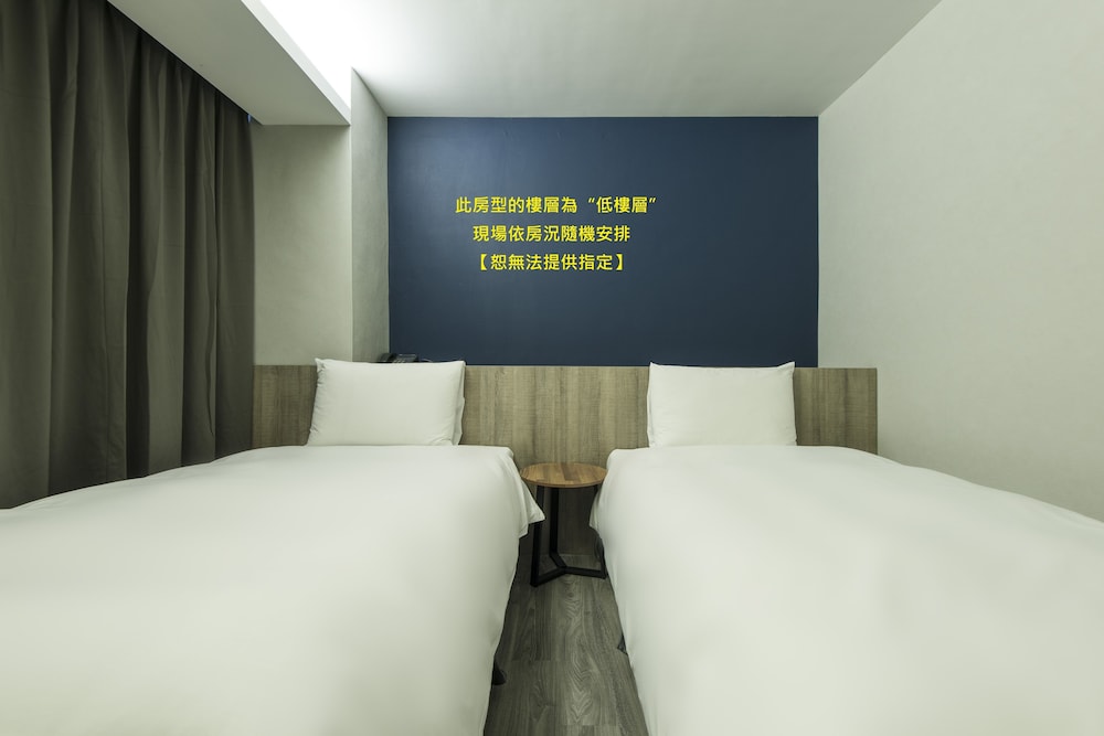 Sparrow Hotel 10/37