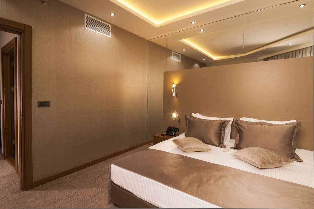 Majura Hotel 10/50