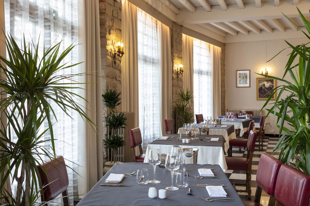 HOTEL LA CHAUMIERE 23/32