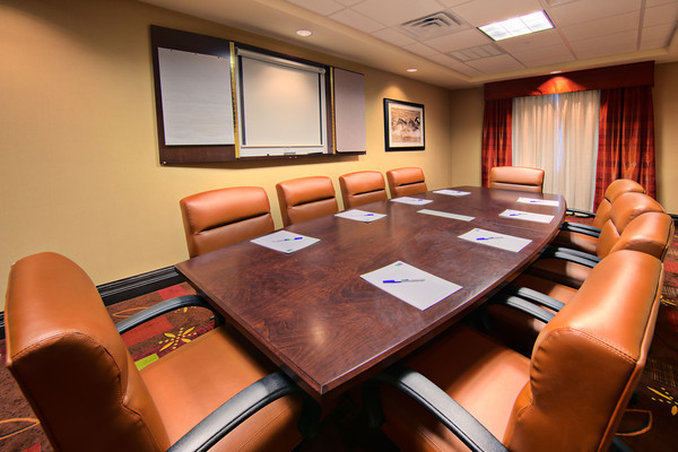 Holiday Inn Express Suites Cotulla 27/32