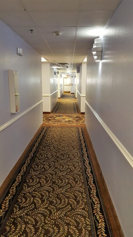 Americas Hotel El Paso Medical Center 17/25
