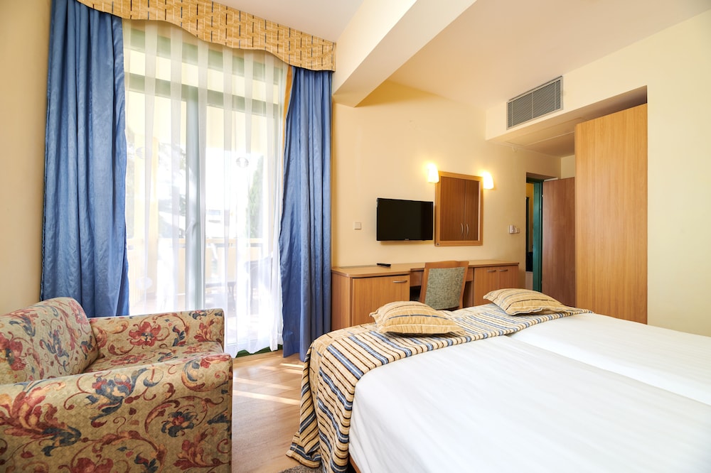 Hotel Aurora Plava Laguna 8/50