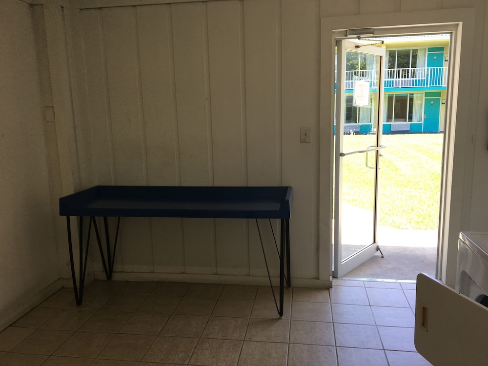 Days Inn by Wyndham Fort Pierce Midtown 33/55