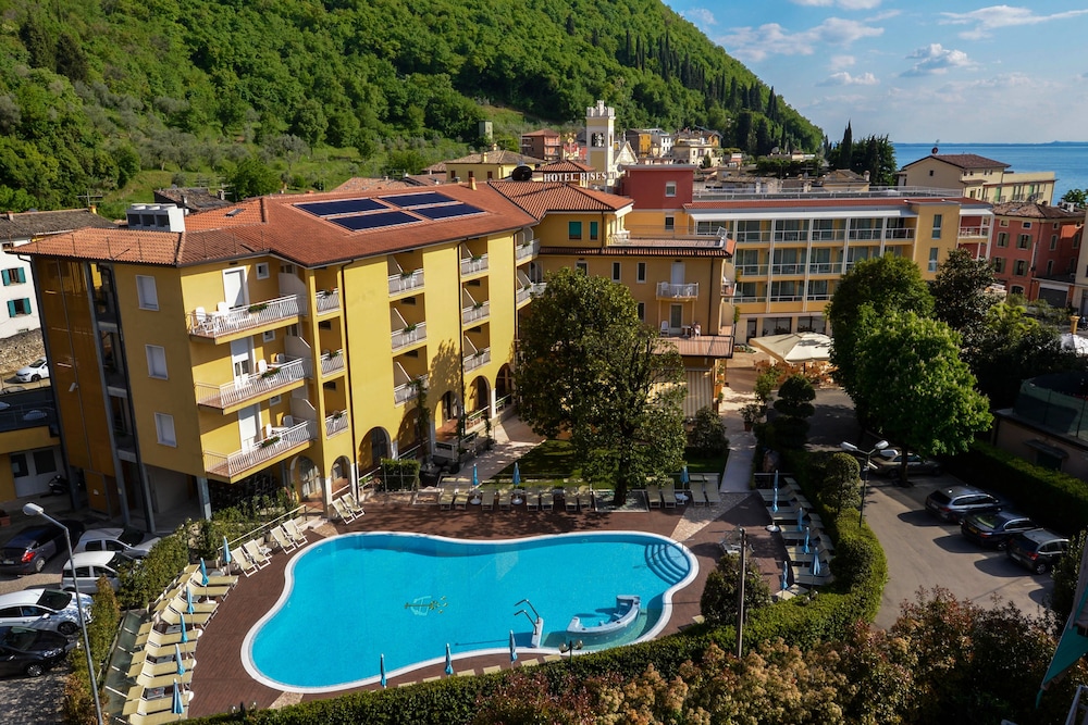 Hotel Bisesti 43/50