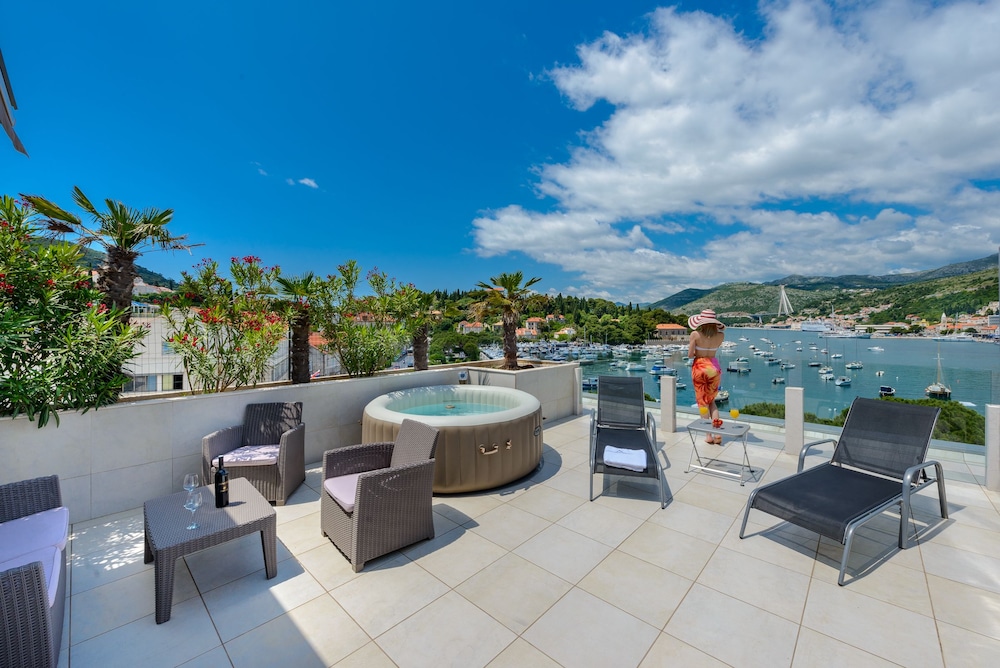 Adriatic Deluxe Apartments 67/73