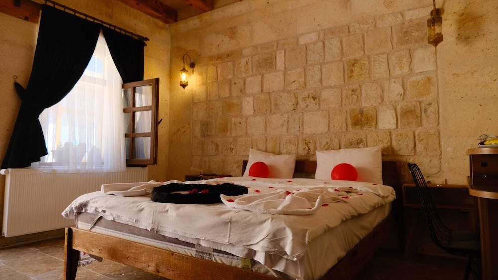 Lavinia Cappadocia Cave 13/50