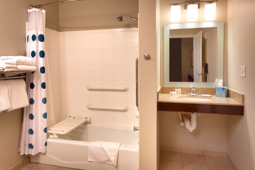 TownePlace Suites by Marriott Omaha West 12/34