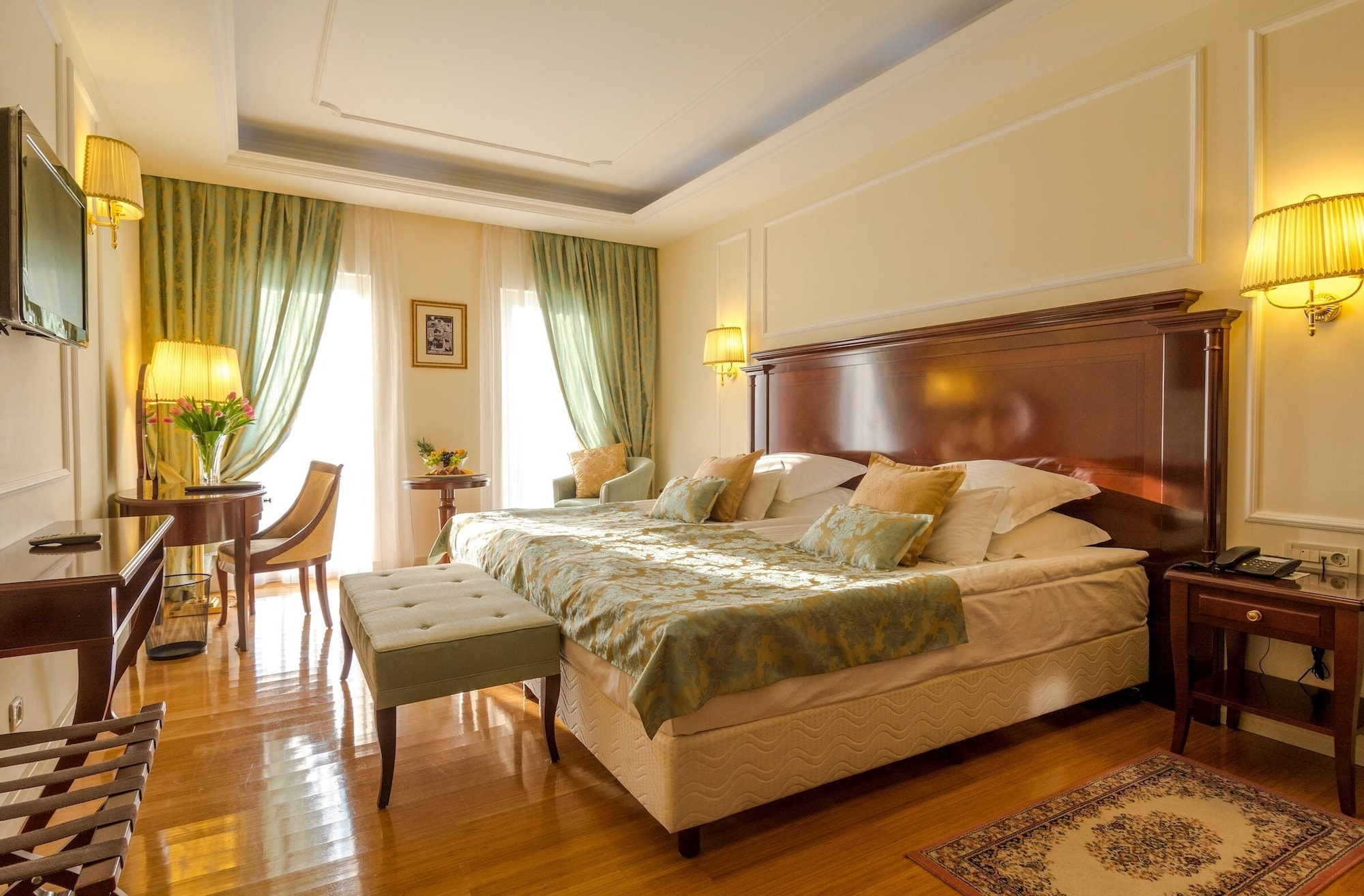 DELUXE, DOUBLE OR TWIN BED, BALCONY