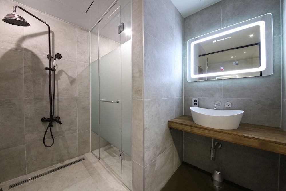 Avenue Hotel 31/41