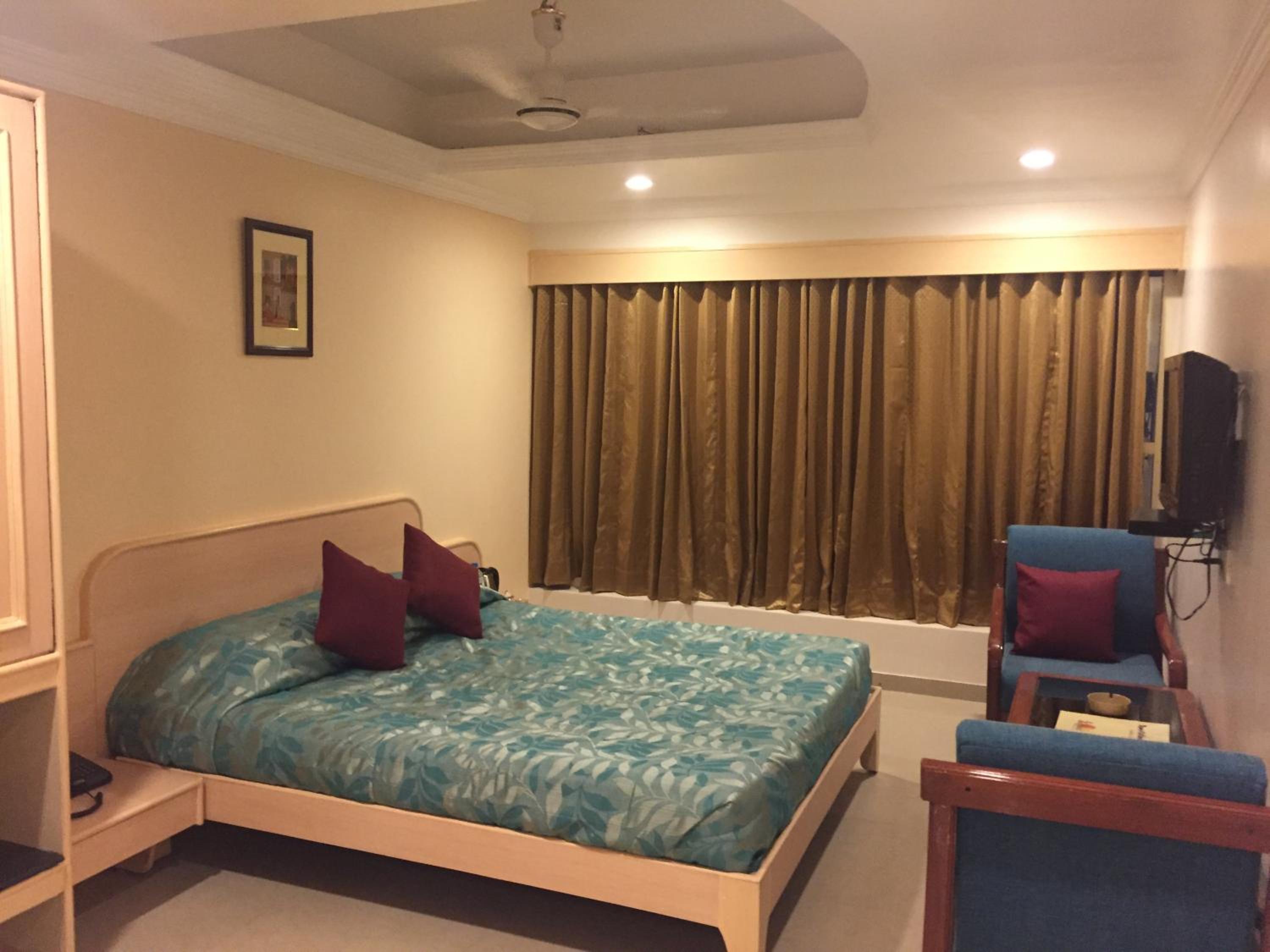 Hotel Sarthak 8/36