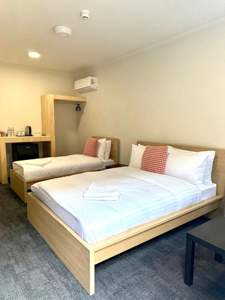 Gallery Hotel 27/71