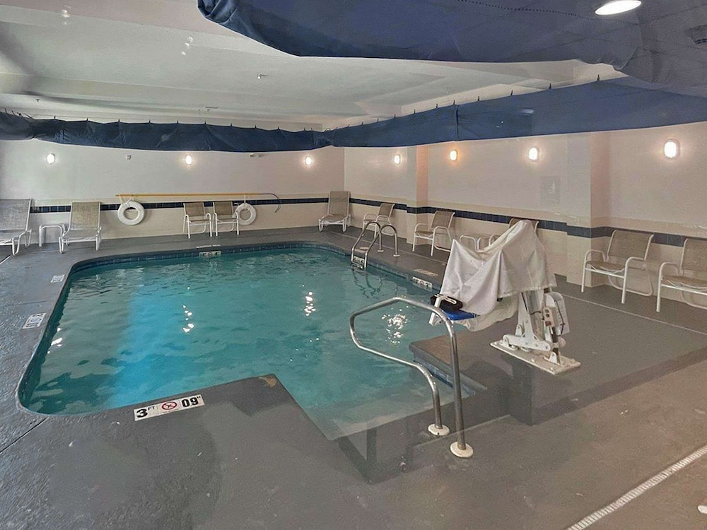 Comfort Suites Mobile-South Alabama University Area 24/43