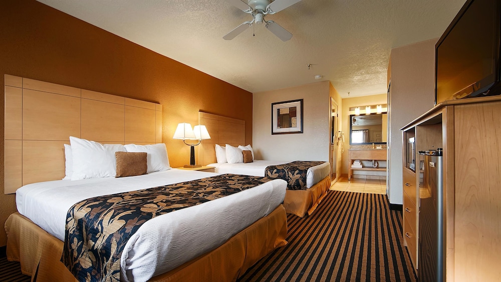 Best Western Plus Executive Inn & Suites 8/33