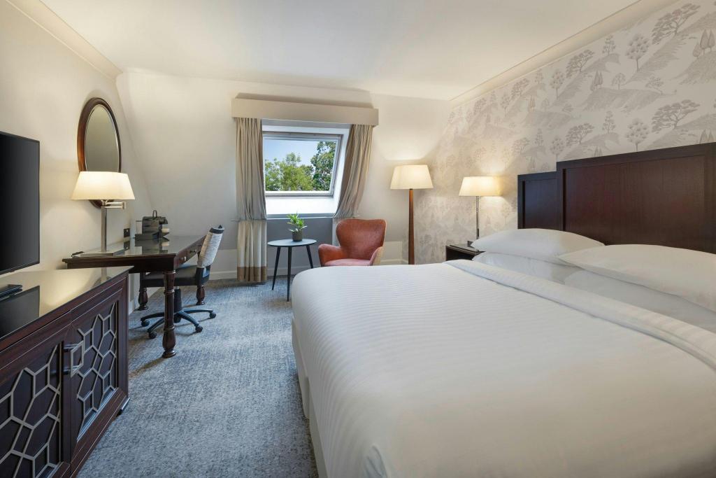 Guest Room, Superior, King Bed