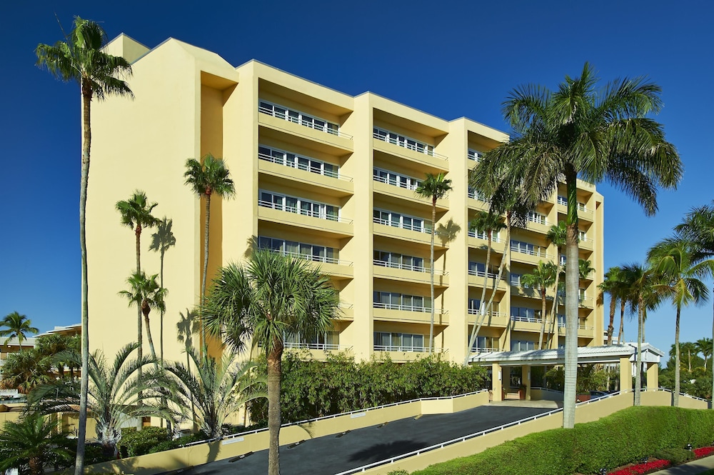 Edgewater Beach Hotel 52/64
