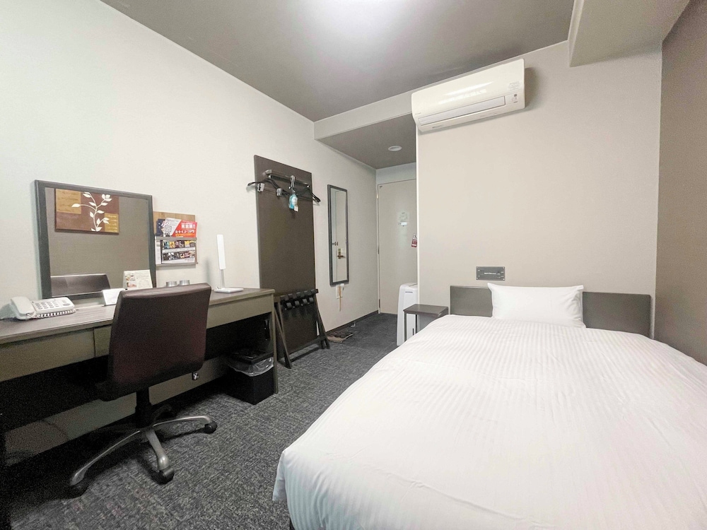 ROOM, SINGLE