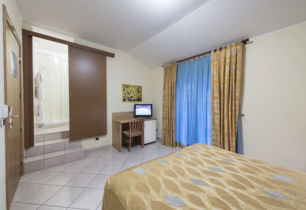Hotel Regina 16/85