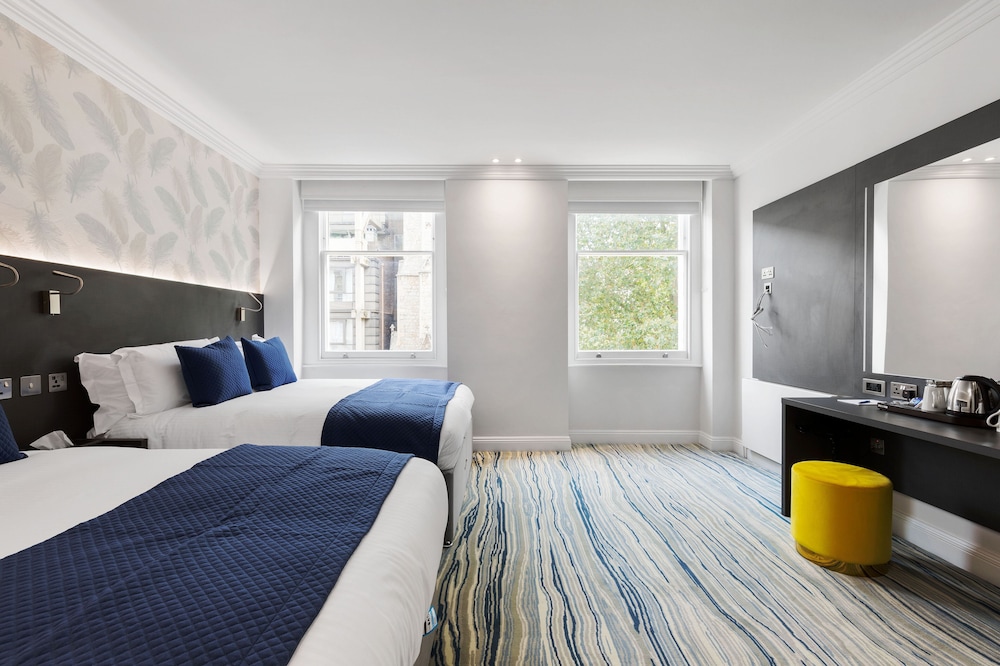 Commodore Hotel London 28/55