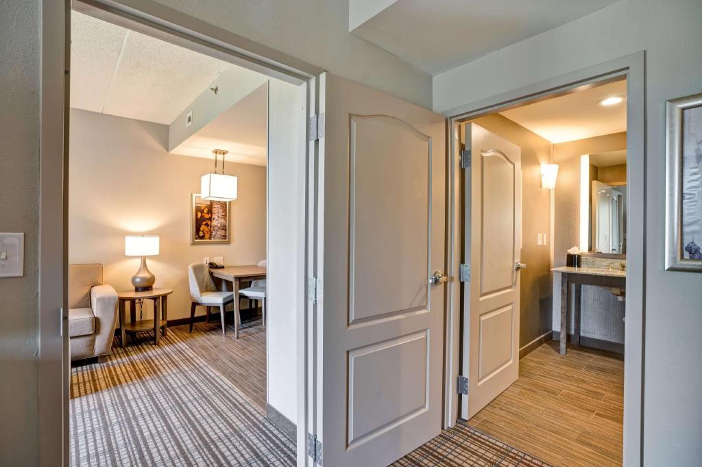 2 Bedrooms, Suite, 1 King or 2 Queen Beds, 2 Bathrooms, Accessible