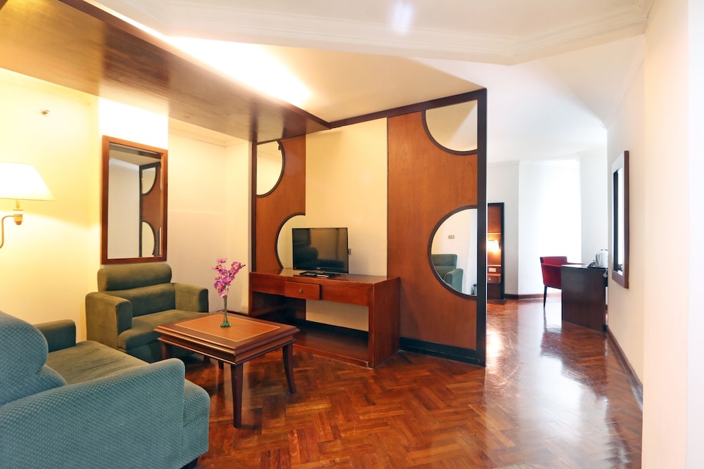 Kaisar Hotel 41/56