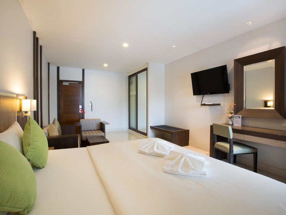 April Suites 14/64