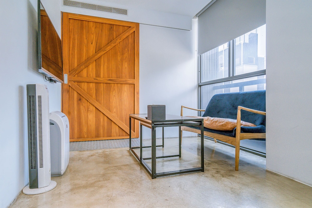 CHASE WALKER HOTEL 48/70