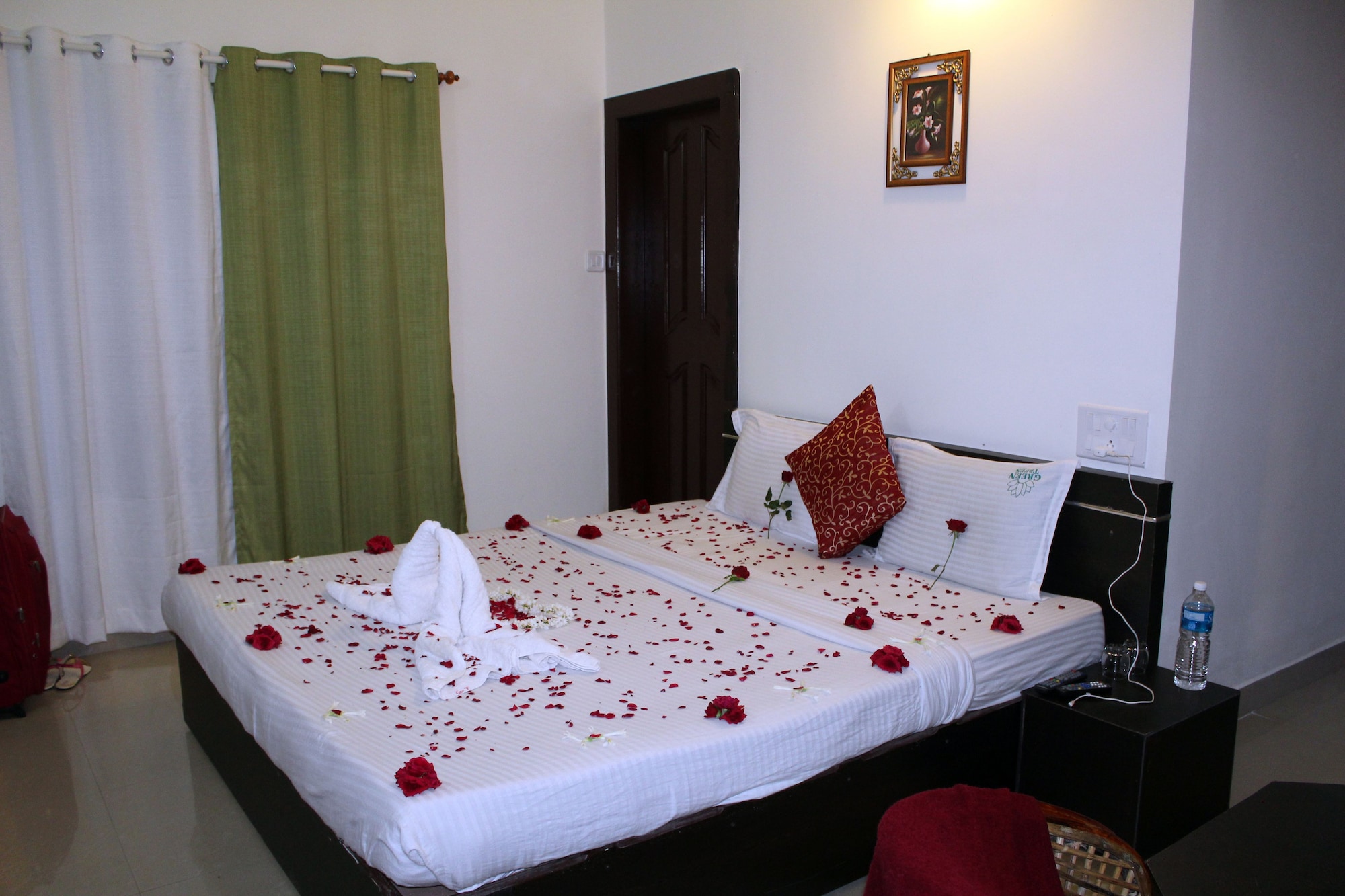SUITE, LIVING AREA, BALCONY
