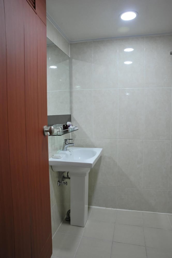 Palace Tourist Hotel 29/29