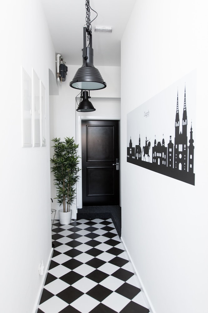Loox Serviced Apartments Hatzova 6/33