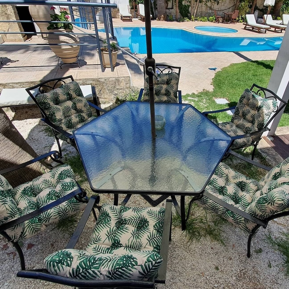 Elizabeth Suites 20/50