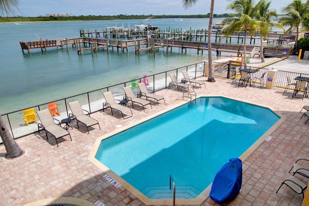 Hutchinson Island Plaza Hotel And Suites 38/63