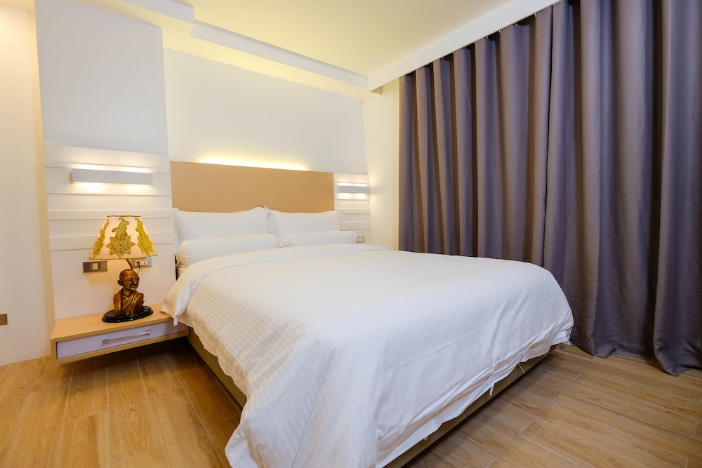 Heroes Hotel 14/63
