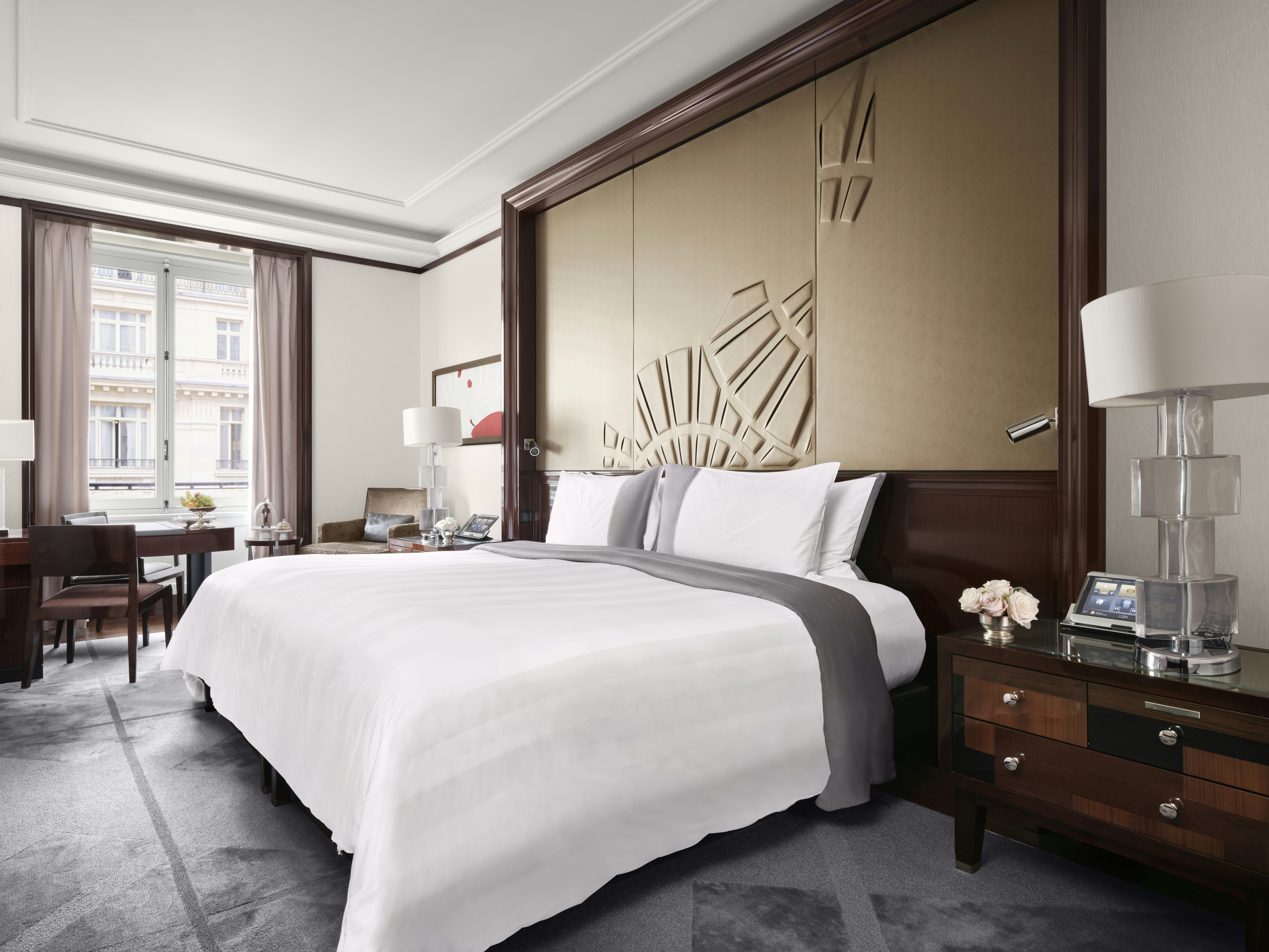 PREMIER, KING BED