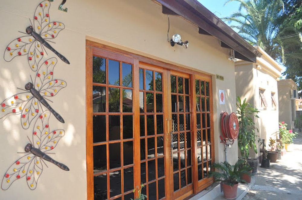 Crown Guest Lodge 2/25