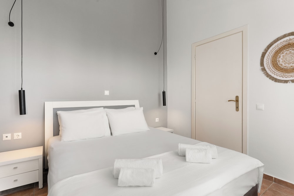 2 Bedrooms, Pool, Suite, Double and Twin Beds, Sea View