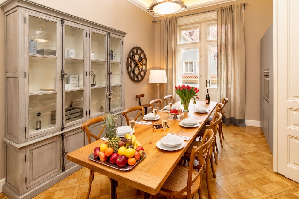 Malostranska Residence 55/72